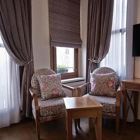 Arart Hotell 3*